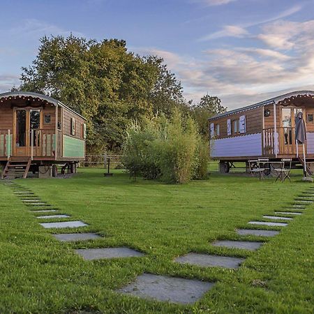 Les Roulottes De La Brauderie Villa Brissarthe Екстериор снимка