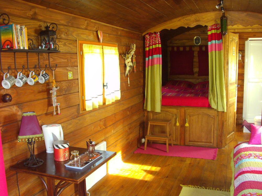 Les Roulottes De La Brauderie Villa Brissarthe Екстериор снимка