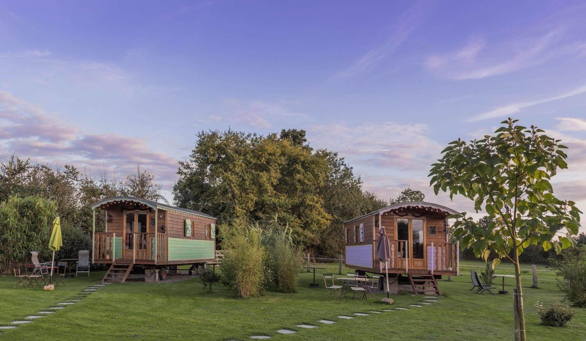 Les Roulottes De La Brauderie Villa Brissarthe Екстериор снимка
